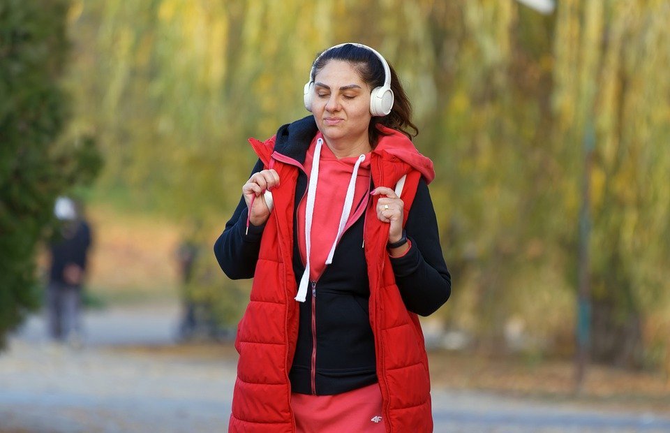 woman, listening to music, workout