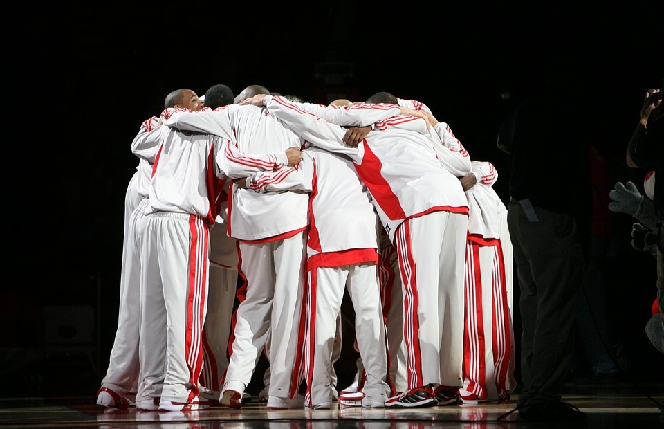 pro basketball team, huddle, basketball players