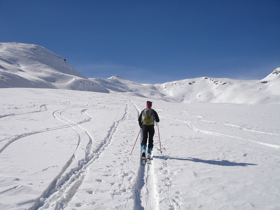 backcountry skiiing, ski touring, skiing
