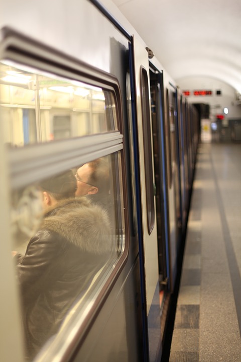 metro, peron, railway carriage