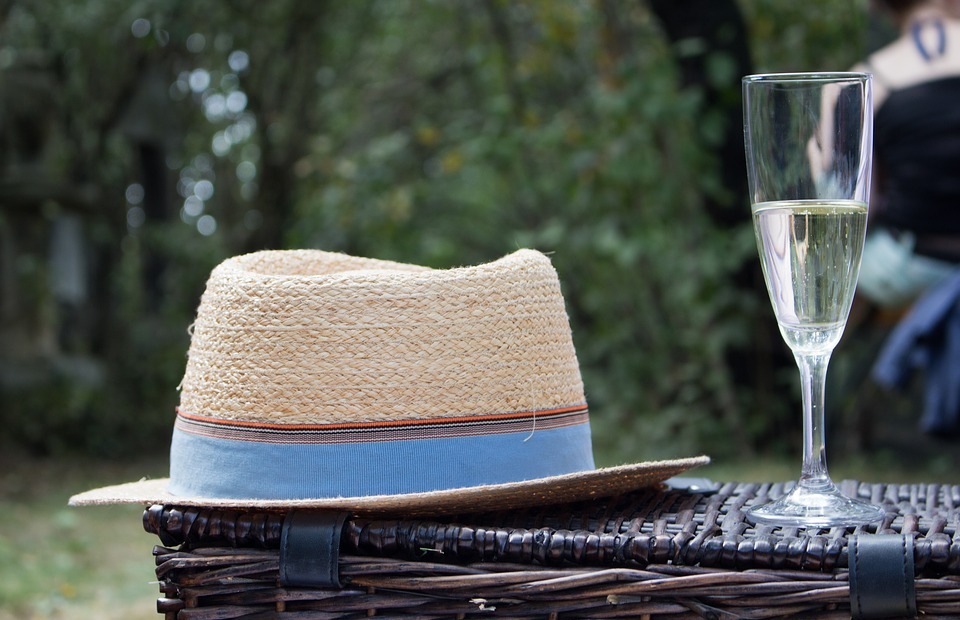 picnic, hats, champagne