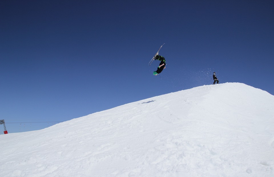 skiing, artistic, blue sky