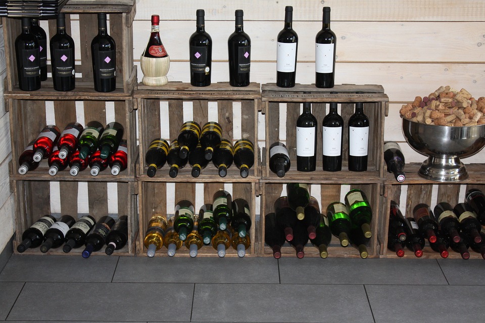 wine rack, wine bottles, weindeko