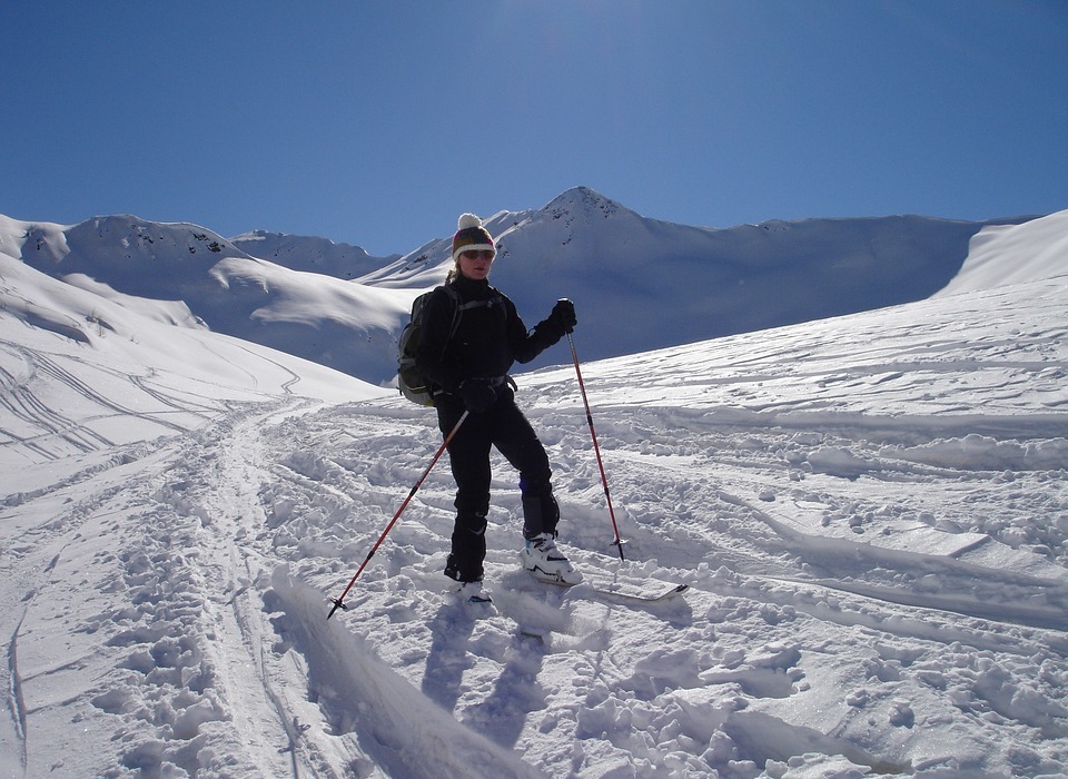 backcountry skiiing, ski touring courses, skiing