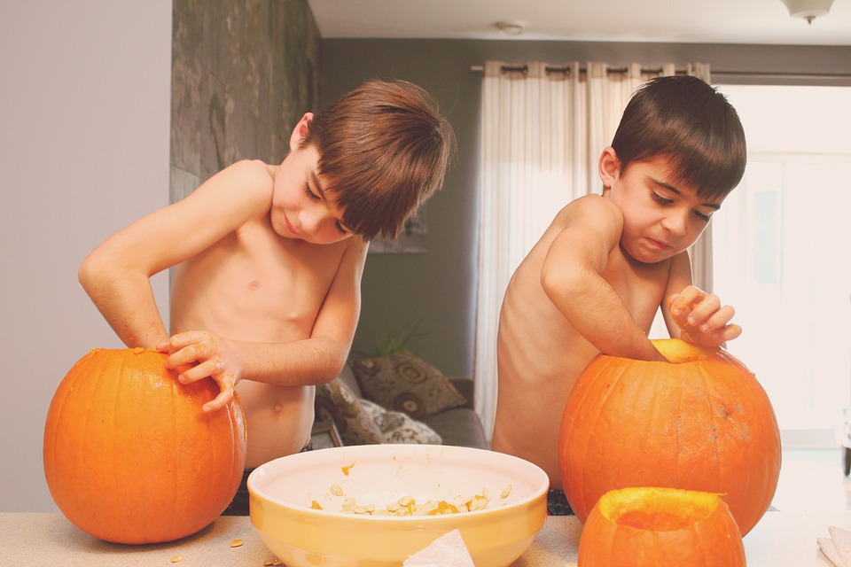 children, pumpkins, pumpkin carving