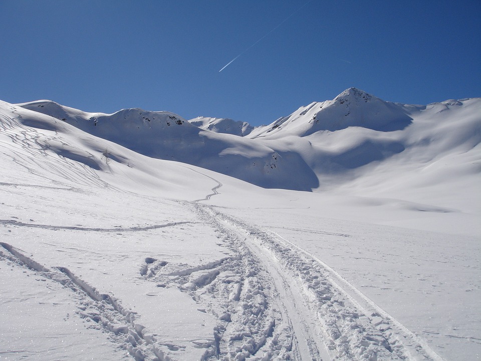 backcountry skiiing, winter mountaineering, winter sports