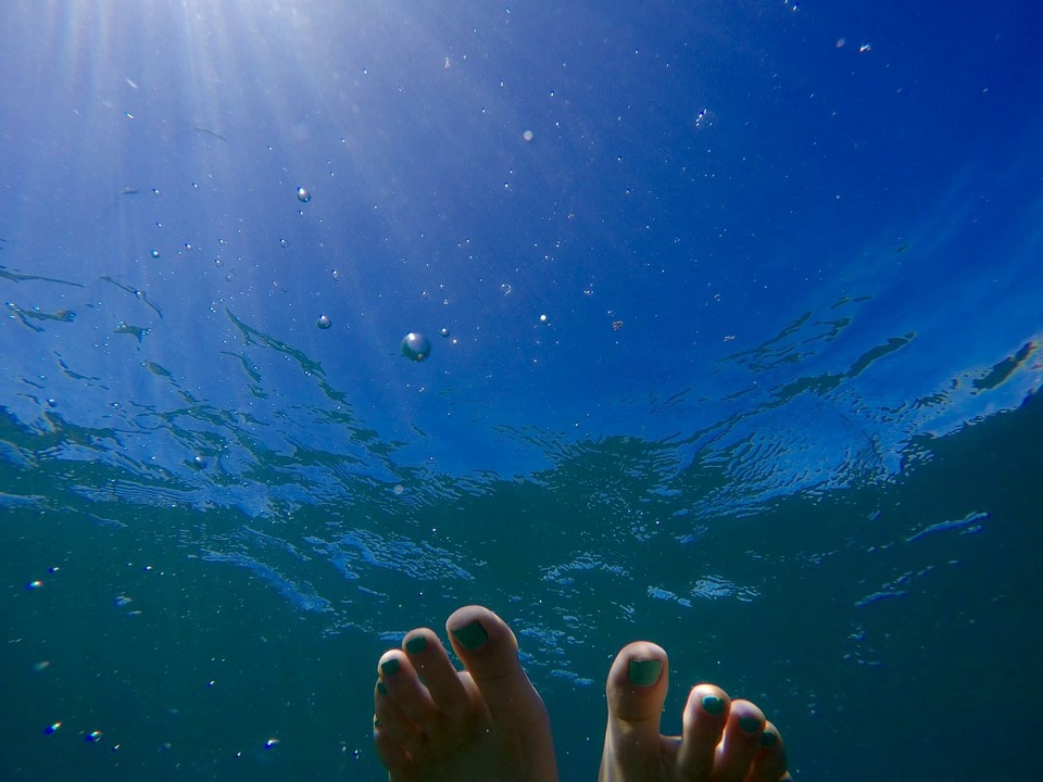 underwater, feet, water
