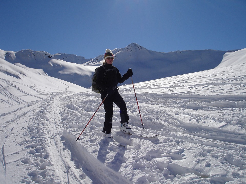 backcountry skiiing, ski touring courses, skiing